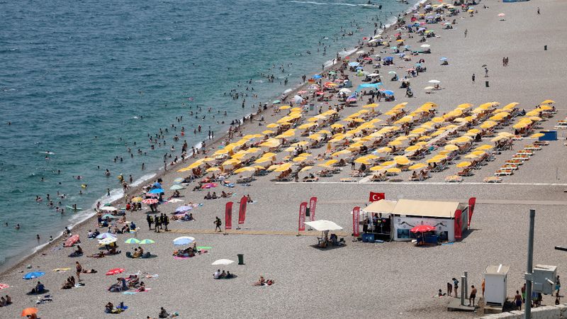 Bodrum'da termometreler 36 dereceyi gösterdi: Sahiller doldu taştı