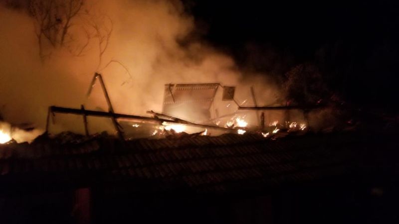 Çorum'da yangın: 2 ev, 2 garaj ve 1 ahır kül oldu