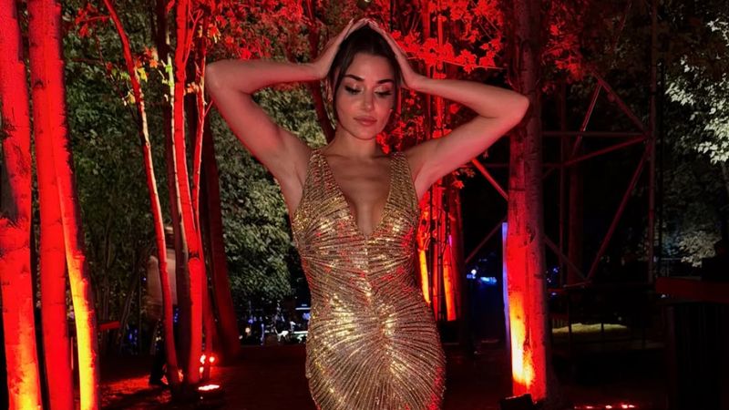 Hande Erçel düğünde! Hakan Sabancı'nın ceketiyle poz verdi