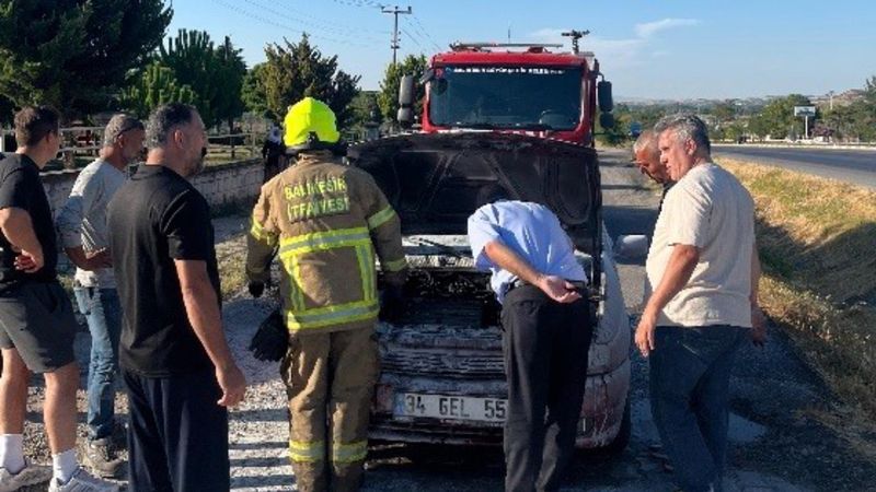 Balıkesir'de araç yangınına büyümeden müdahale edildi