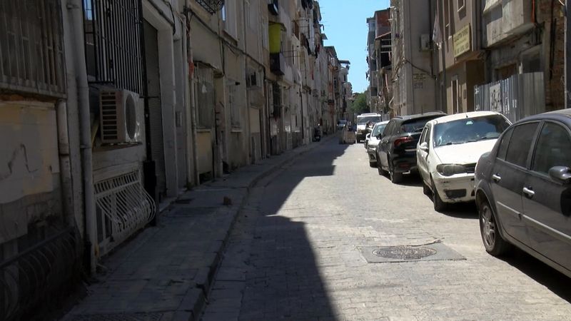 İstanbul'da iki bisikletin çalındığı anlar kamerada