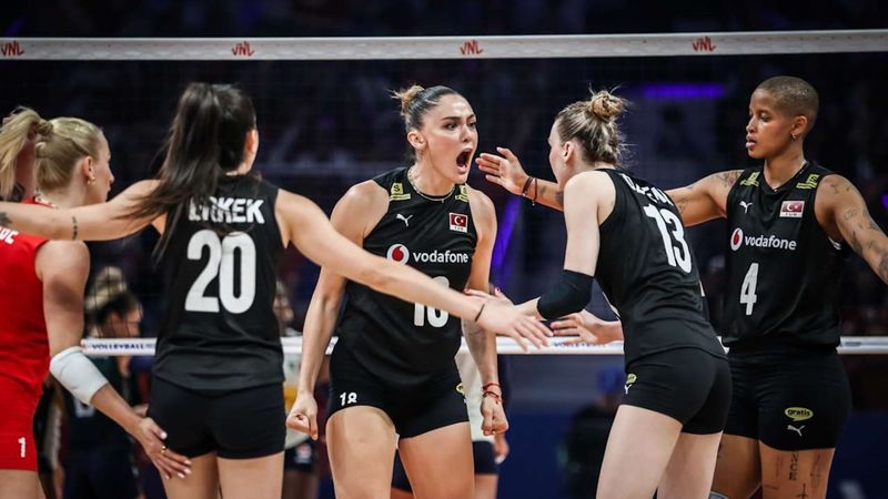 A Milli Kadın Voleybol Takımı, Milletler Ligi Finalleri için Polonya'ya gitti