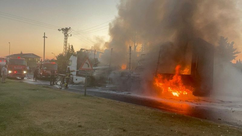 Nevşehir'de seyir halindeki tırdan alevler yükseldi