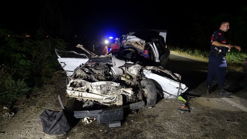 Adana'da otomobil ile kamyonet çarpıştı: 2'si ağır 4 yaralı