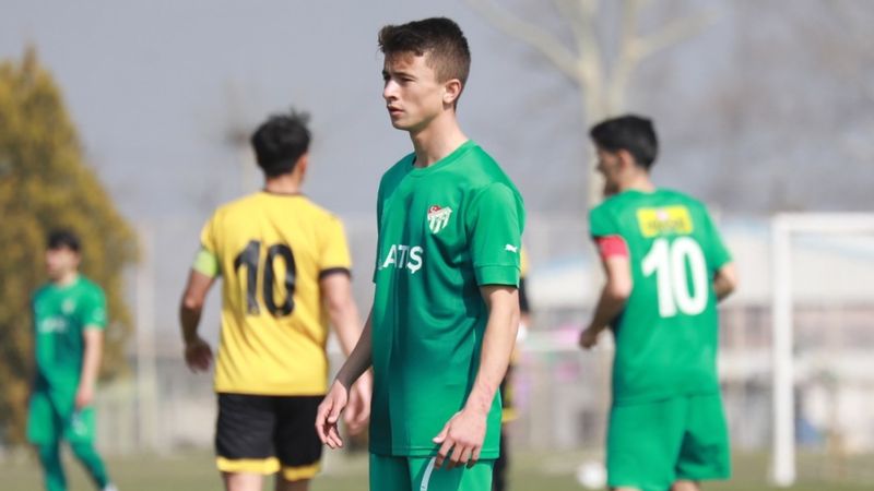 Bursaspor'dan 4 futbolcu, Nilüfer FK'ya gitti