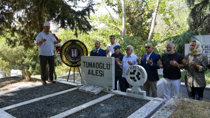 Beşiktaş, Yusuf Tunaoğlu'nu kabri başında andı