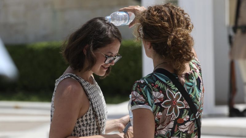 Yunanistan'da çalışma saatlerine sınırlama getirildi