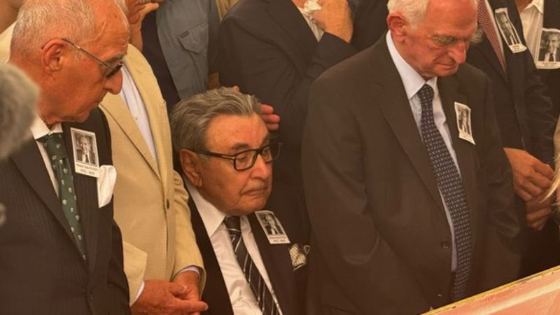 Aydın Doğan, Altan Öymen'in cenaze namazında ayakta duramadı