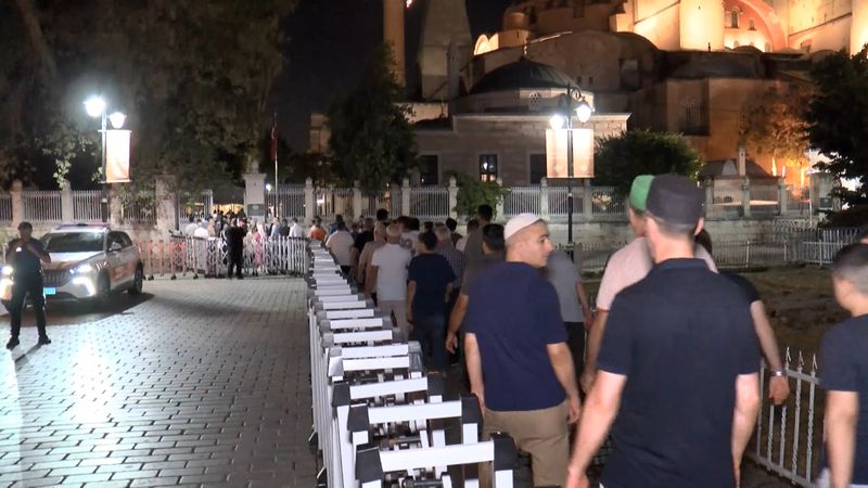 Ayasofya'nın açılış yıl dönümüne özel sabah namazında bir araya gelindi