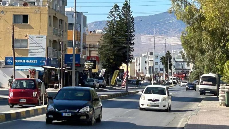 Sıcaklık alarmı verildi: Kıbrıs’ta çalışma saatlerine yasak geldi