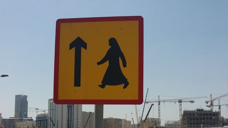 Yeni nesil trafik levhaları: Katar'da başladı