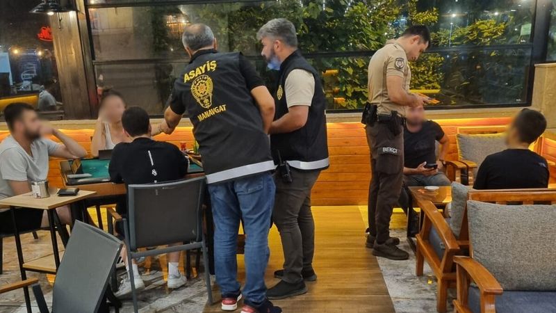 Antalya'da 'Huzur' uygulaması: 14 gözaltı