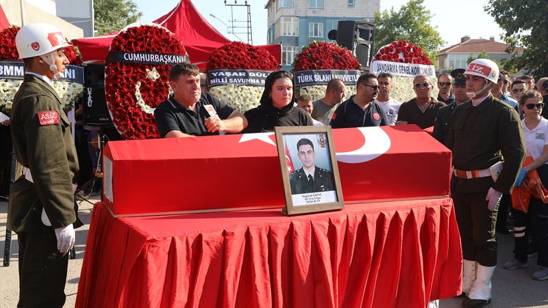 Şehit Üsteğmen Tuğrul Özsu'ya acı veda: Edirne'de son yolculuğuna uğurlandı