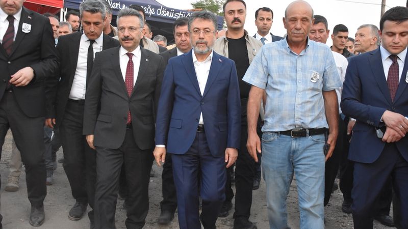 Bakan Yumaklı'dan şehit orman işçisinin ailesine ziyaret