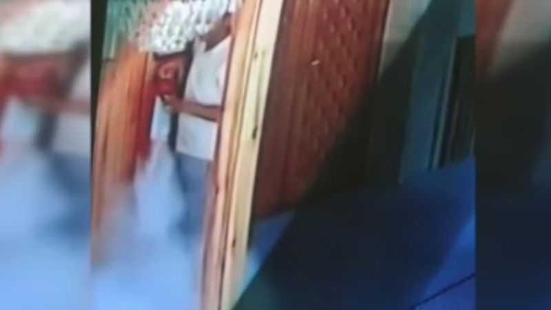 Ankara'da yangın tüpü ile camiye zarar verdiler