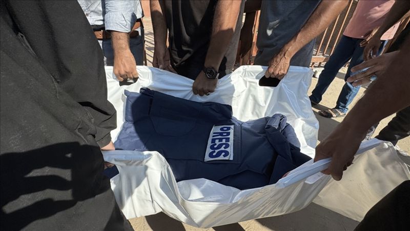 İsrail Gazze'de bir gazeteciyi daha öldürdü