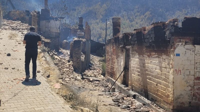 Murat Kurum: Orman yangınlarında 87 bağımsız birimde ağır hasar tespit edildi