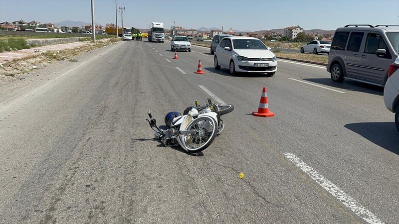Aksaray'da 'dur' ihtarına uymayan motosikletli, polise çarptı