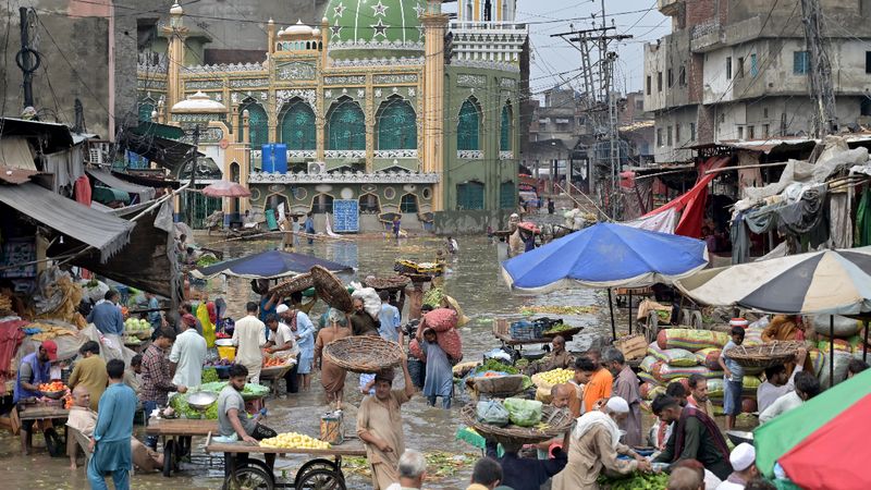 Pakistan'da sel felaketi: Can kaybı 266'ya yükseldi