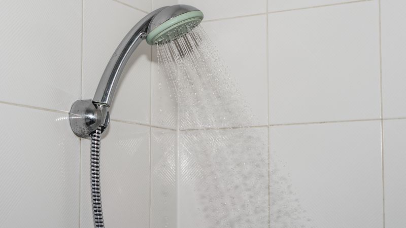 Yaz sıcaklarında duş almanın cilt sağlığına etkileri