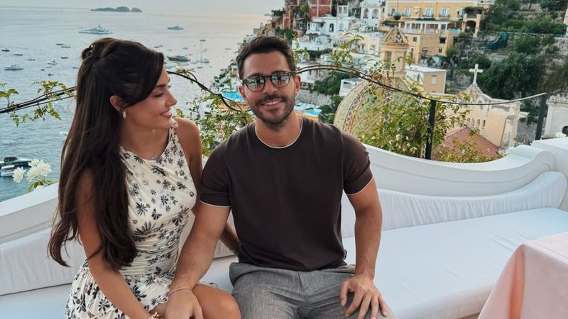 Hande Erçel ve Hakan Sabancı çiftinden romantik pozlar