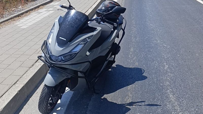 Antalya'da müşteri almak için duran taksiye çarptı: 1 yaralı