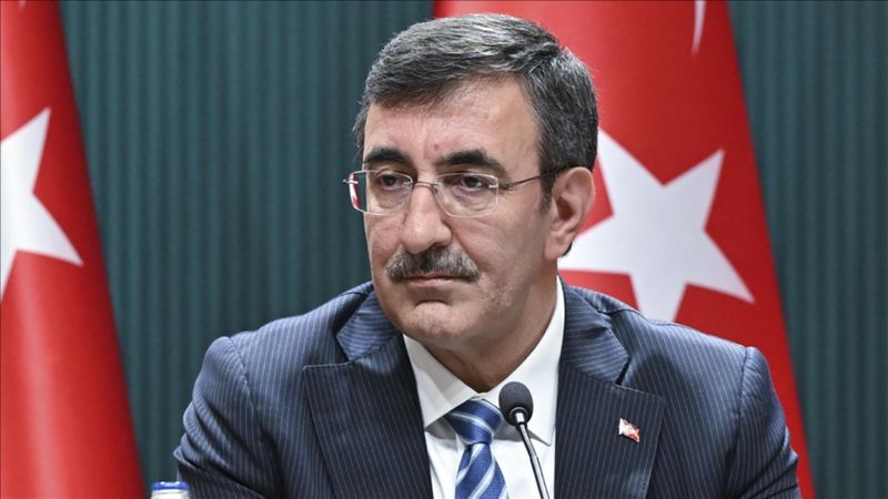 Cevdet Yılmaz: Orman yangınlarına karadan ve havadan müdahale sürüyor