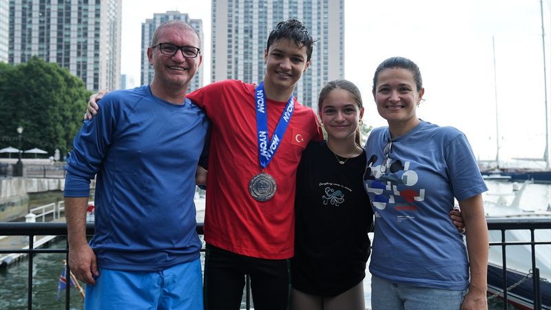 16 yaşındaki Arda, Manhattan Adası'nı yüzerek geçti