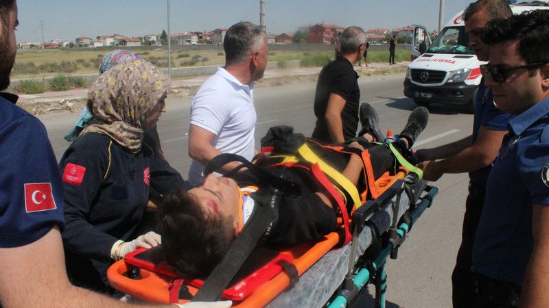 Aksaray'da ehliyetsiz sürücü polise çarptı