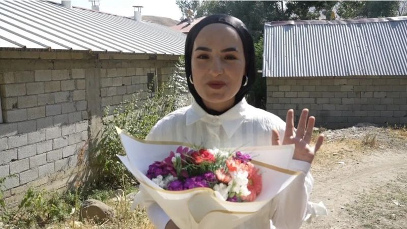 YKS'de babası çiçeklerle karşılamıştı: Milyoner'e katıldı! İşte kazandığı rakam...