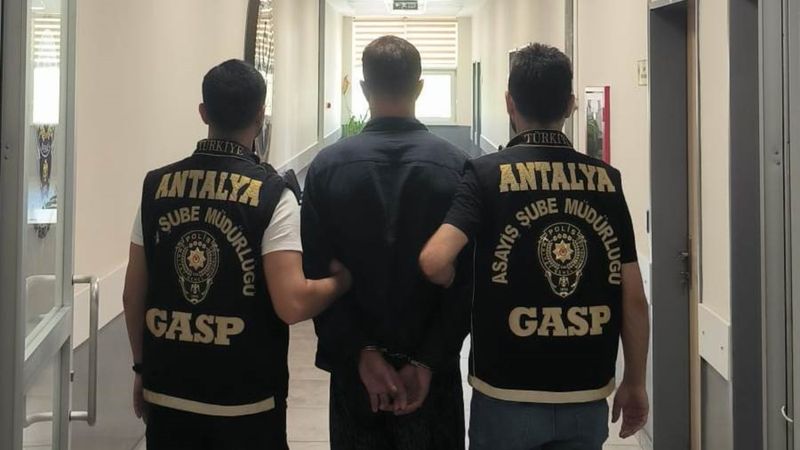 Antalya’da oyuncak tabancayla soygun girişimi