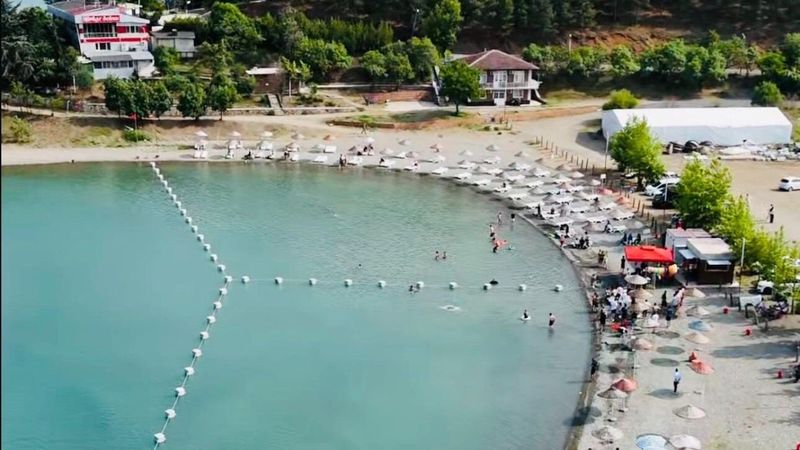 Elazığ'da Hazar Gölü, ziyaretçi akınına uğruyor