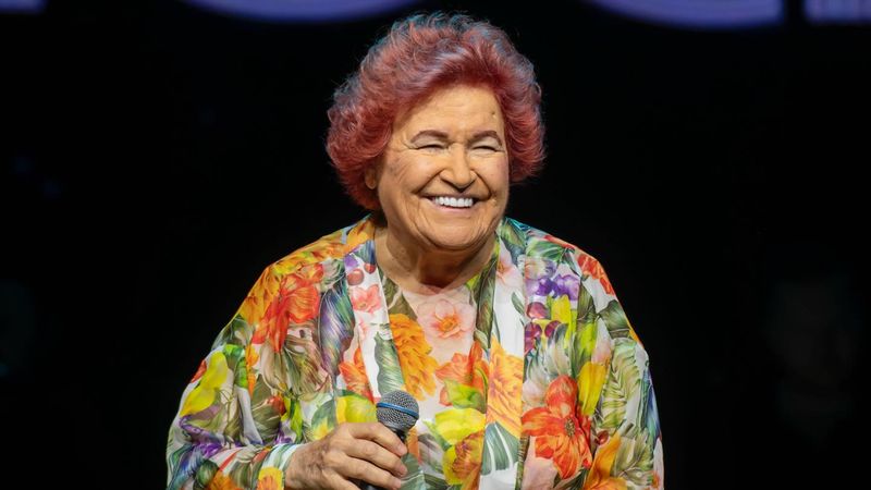 Photoshop'u abarttı! Usta şarkıcı Selda Bağcan'ın son hali sosyal medyada gündem oldu