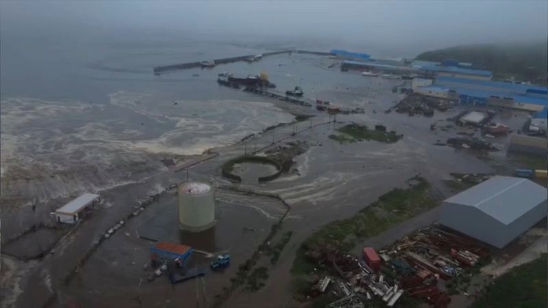 Rusya'da deprem ve tsunamiden etkilenen Severo-Kurilsk kenti sakinleri evlerine döndü