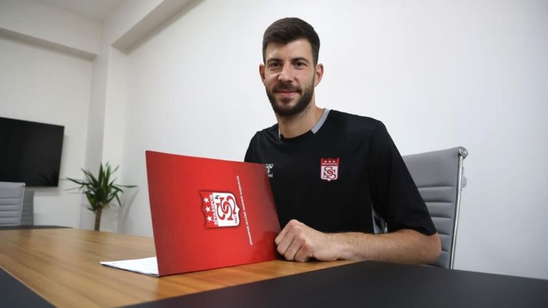 Sivasspor kaleci Göktuğ Bakırbaş ile anlaştı