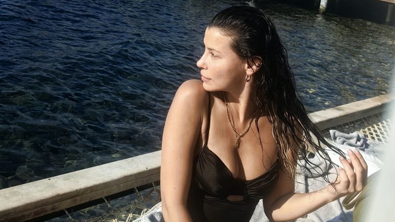 Kızılcık Şerbeti'nin Alev'iydi! Müjde Uzman da bikinili pozlar yükledi