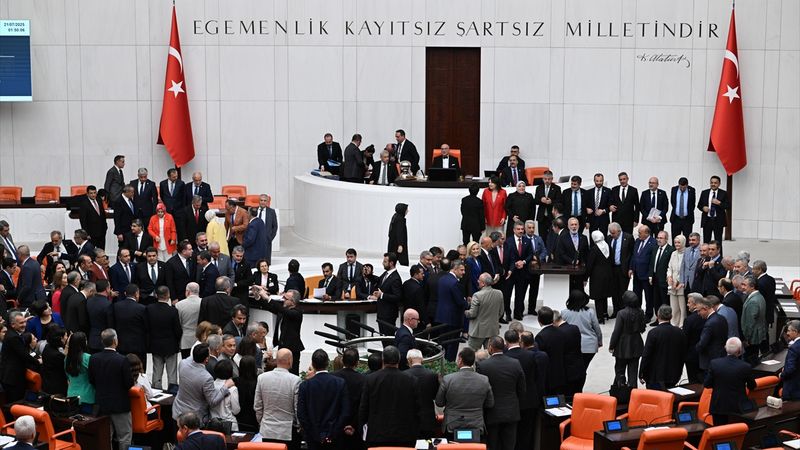 Terörsüz Türkiye yolunda siyasi partiler komisyon üyelerini belirledi