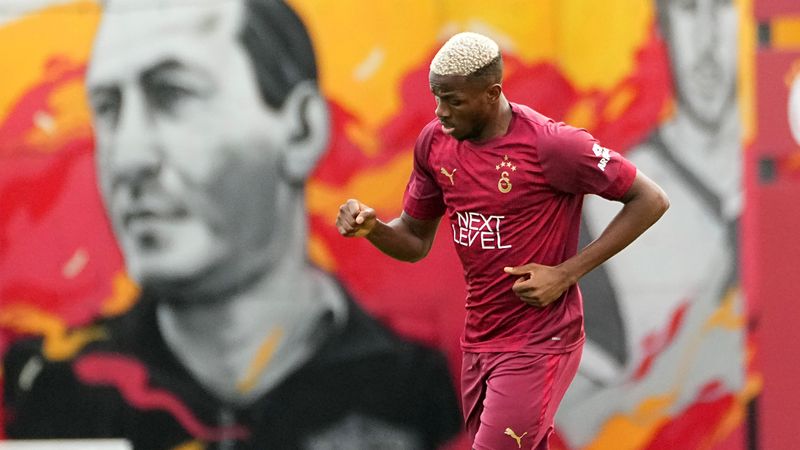 Galatasaray'da Victor Osimhen sahaya indi