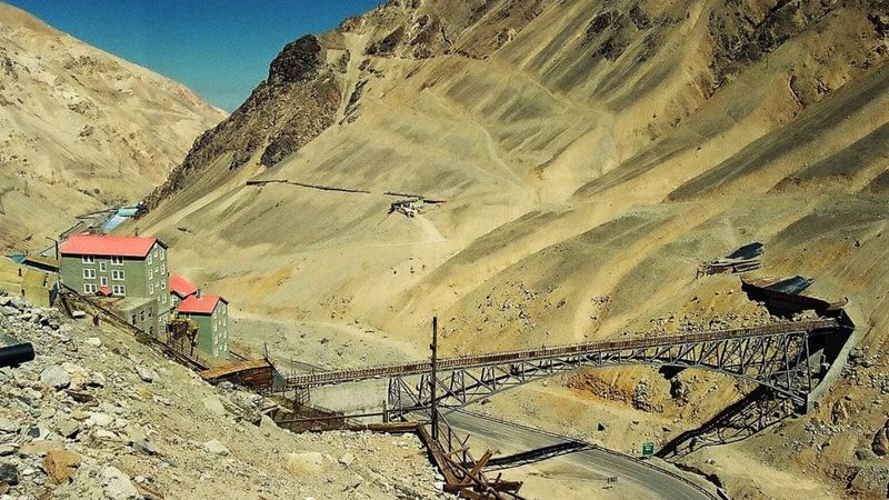 Şili'deki deprem sonrası dünyanın en büyük bakır madeninde göçük meydana geldi