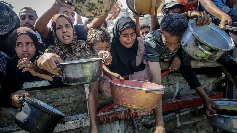 Gazze'de açlıkla mücadeleden acı görüntüler