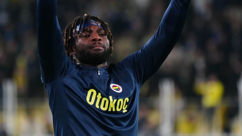 Allan Saint-Maximin, Meksika yolcusu