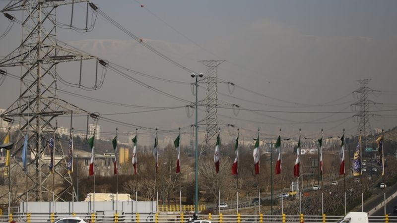 İran'da 'tüketim sınırları aştıkları' gerekçesiyle, kamu kurumlarının elektriği kesildi