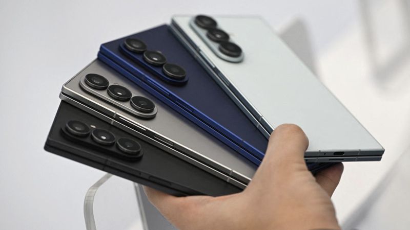 İngiltere'de 12 bin akıllı telefonu taşıyan tır çalındı