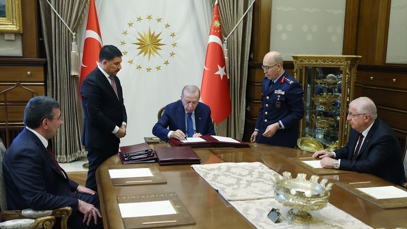 Cumhurbaşkanı Erdoğan YAŞ kararlarını imzaladı