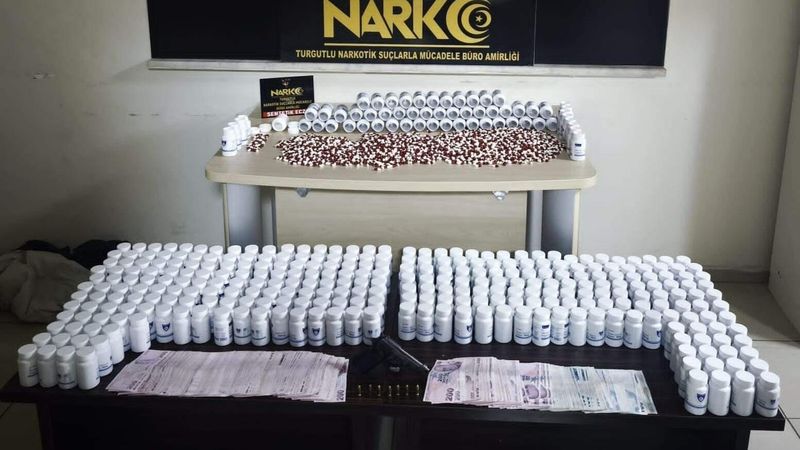 Manisa'nın 2 ilçesinde uyuşturucu operasyonu: 5 tutuklama