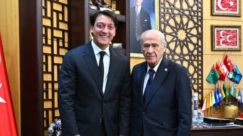 Mesut Özil, Devlet Bahçeli'yi ziyaret etti