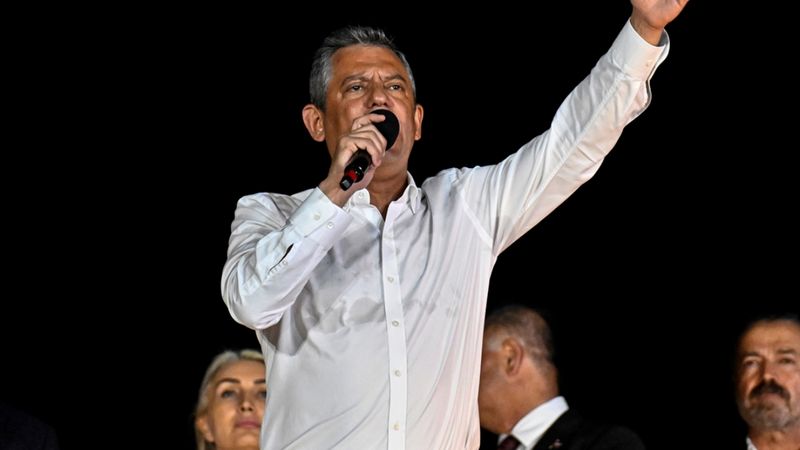 Özgür Özel'in adını verdiği avukat gözaltına alındı