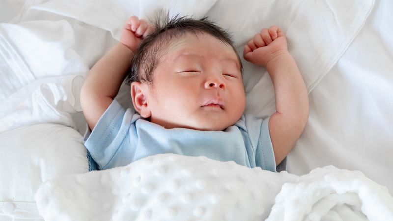 Hayat kurtaran ipuçları: Yenidoğan bebeklerde güvenli uyku pozisyonu