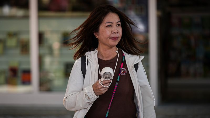 İzmir'de yaşayanlar sıcak havadan bunalıyor