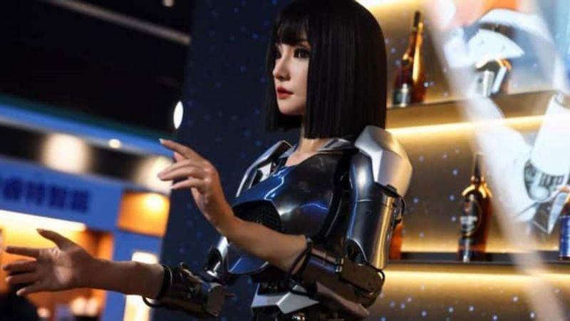 Çin'de ilk 'robot alışveriş merkezi' hizmete açıldı